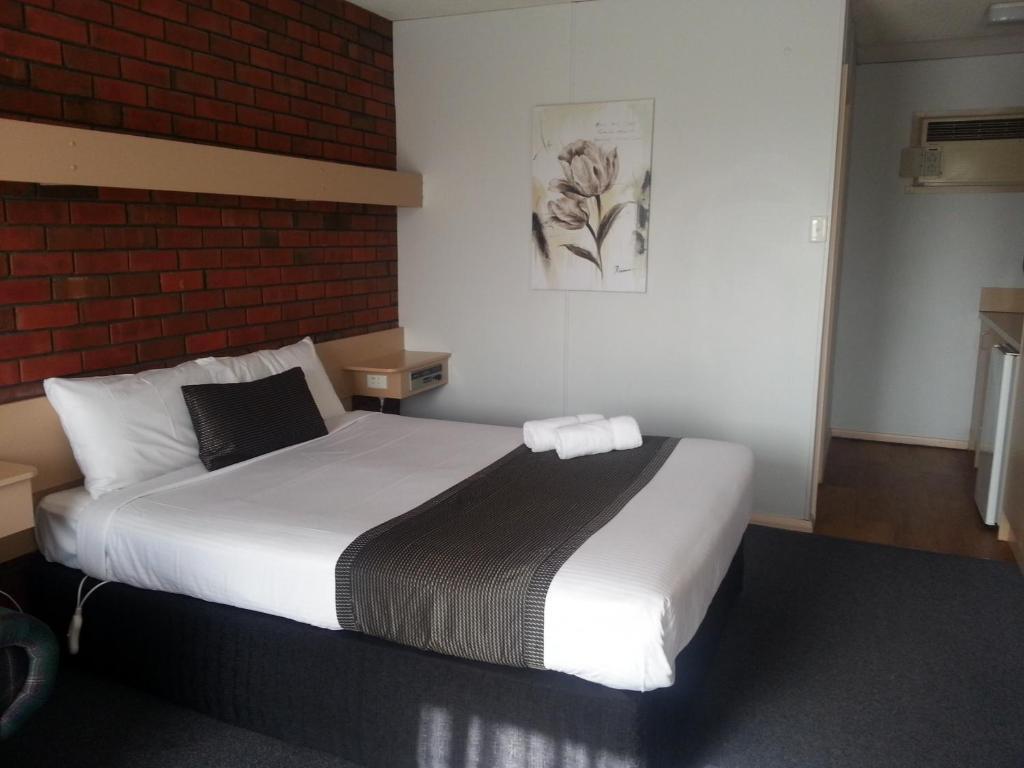 Big Valley Lakeside Paradise Motor Inn Шеппартон Номер фото